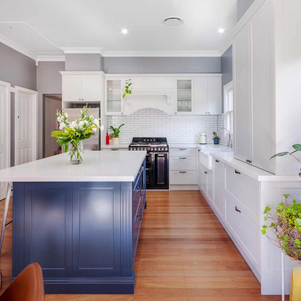 glossy white kitchen cabinets